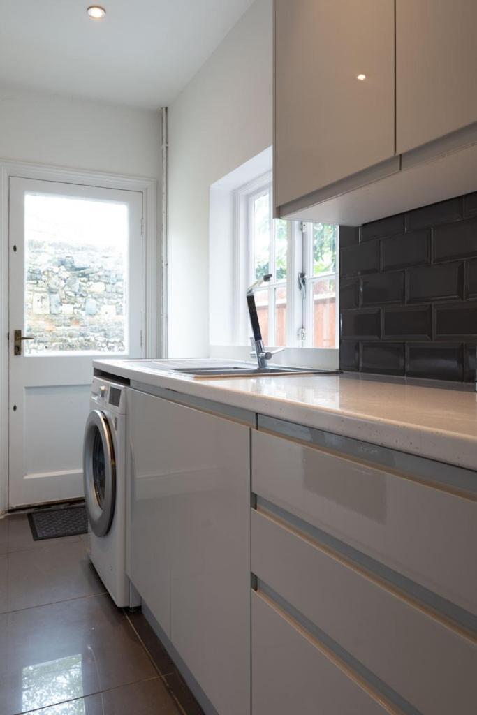 Stylish & Spacious City Centre 3-Bedroom Townhouse - Sleeps 6 Canterbury Dış mekan fotoğraf