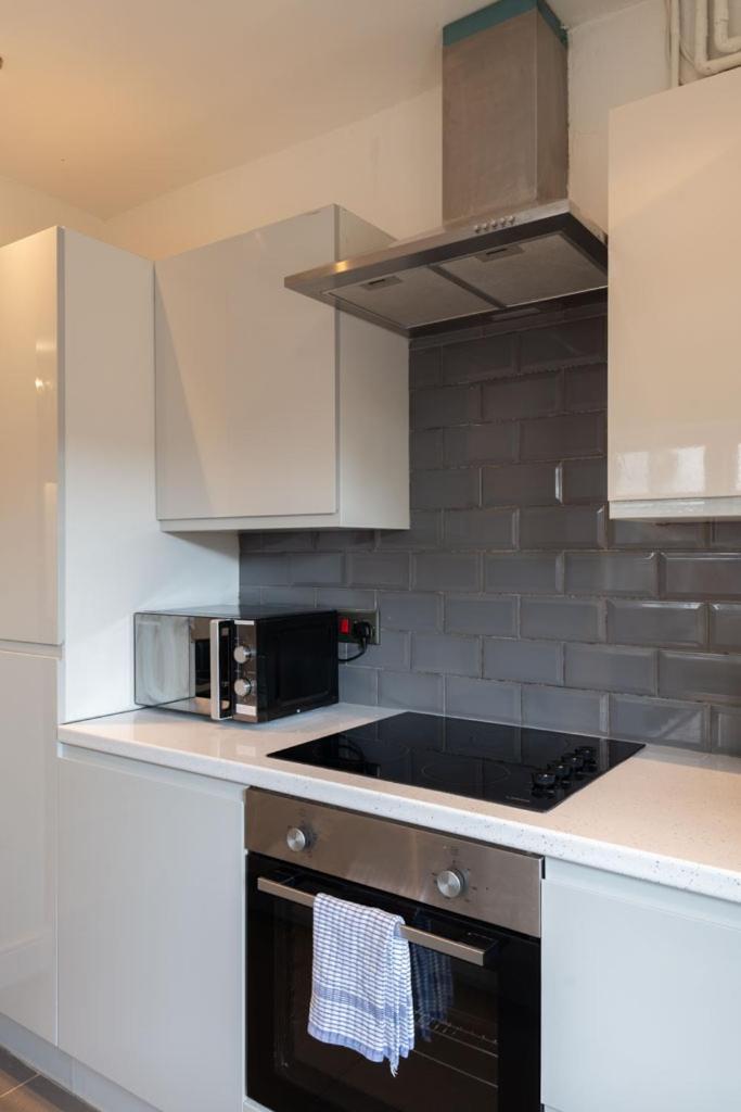 Stylish & Spacious City Centre 3-Bedroom Townhouse - Sleeps 6 Canterbury Dış mekan fotoğraf