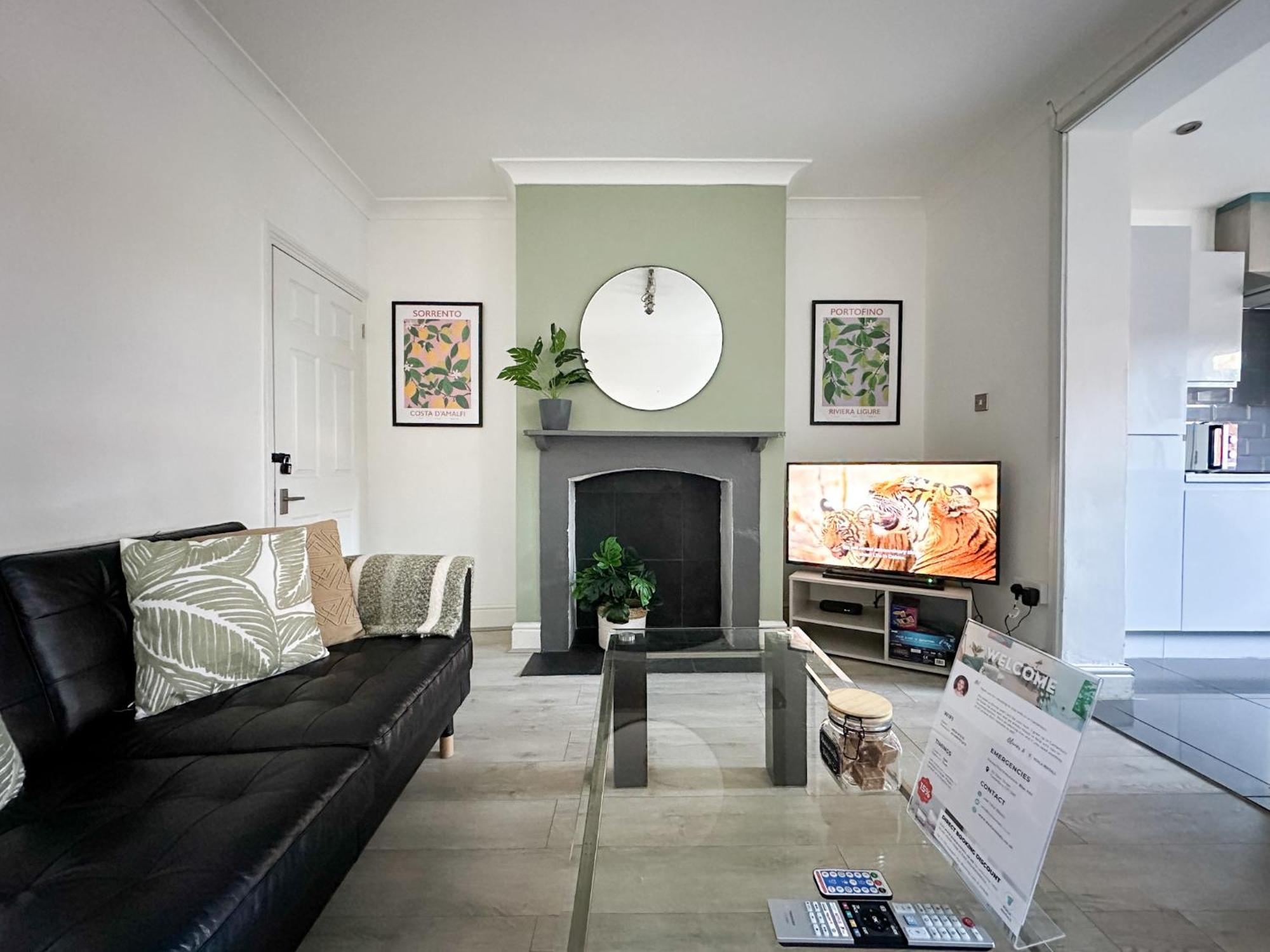 Stylish & Spacious City Centre 3-Bedroom Townhouse - Sleeps 6 Canterbury Dış mekan fotoğraf
